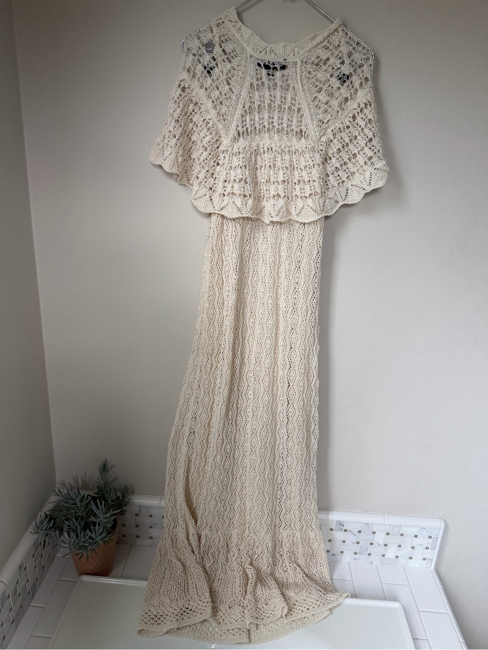 Beautiful Zara Ivory pointelle Open-Knit Crochet cape maxi dress s - Picture 4 of 4